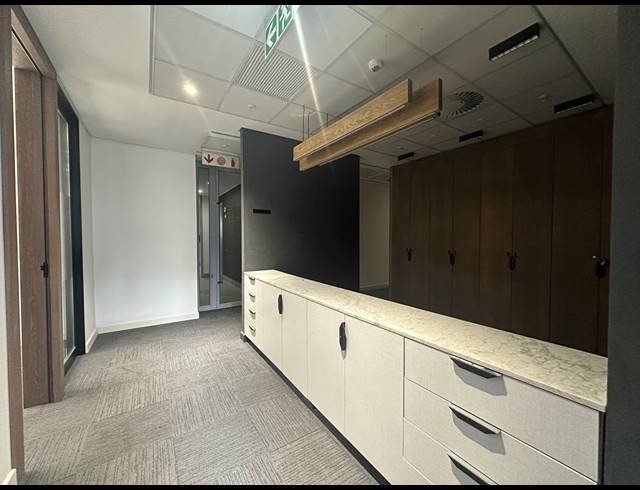 1,097M² OFFICE TO LET IN SANDTON CENTRAL